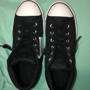 Concert semi hi top black and white chucks